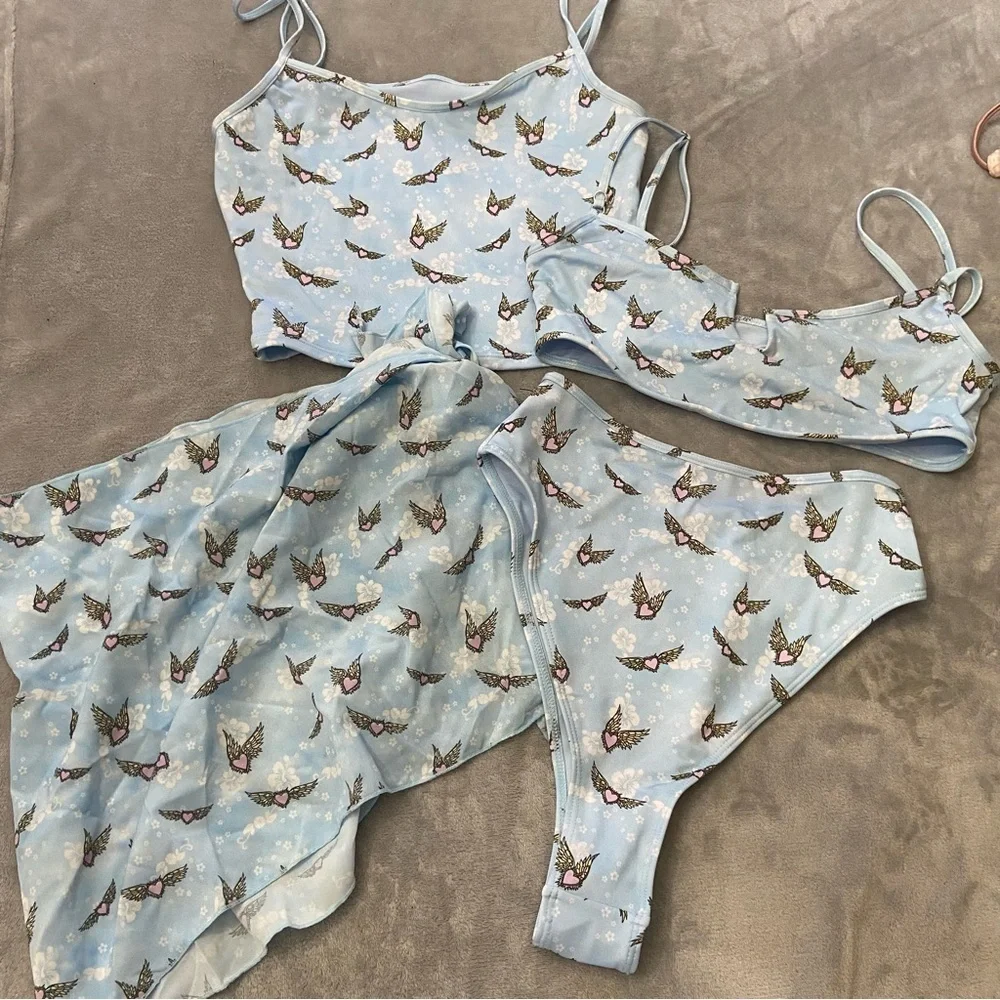 New! 4 PIECE Frankie’s Bikinis bundle 2 tops bottom sarong hearts 24411